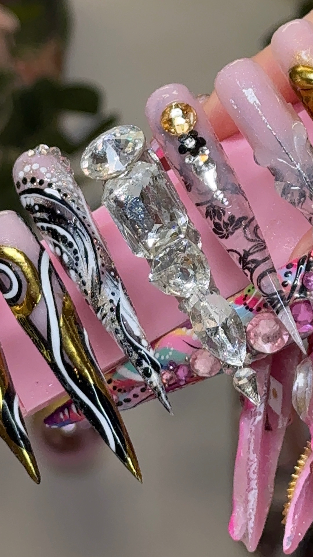 Pink press-on set